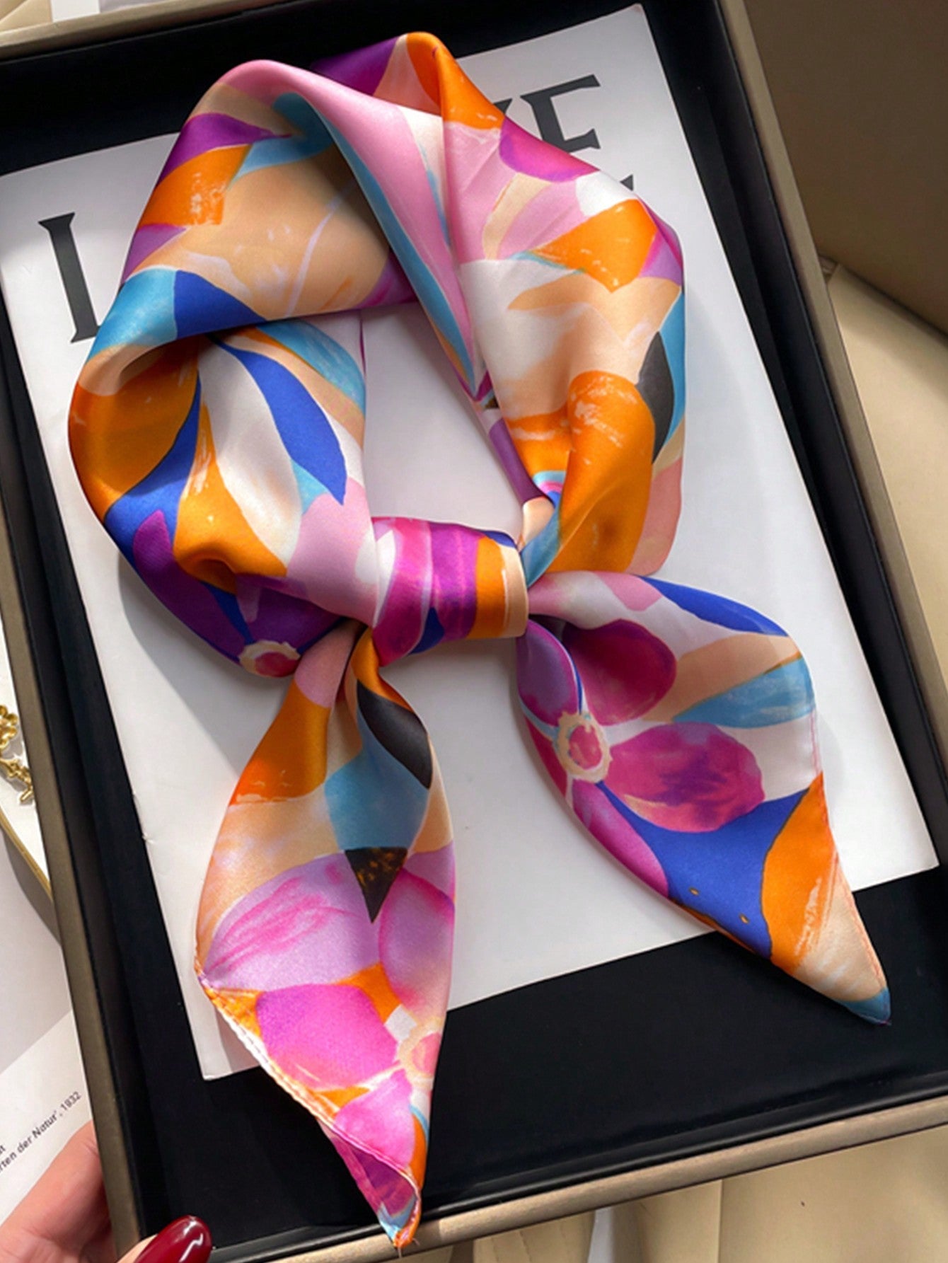 Women’s Retro Printed Satin Scarf