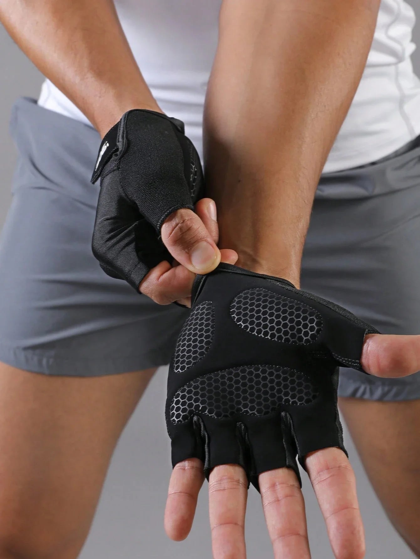 VBOSI Adjustable Breathable Sports Gloves