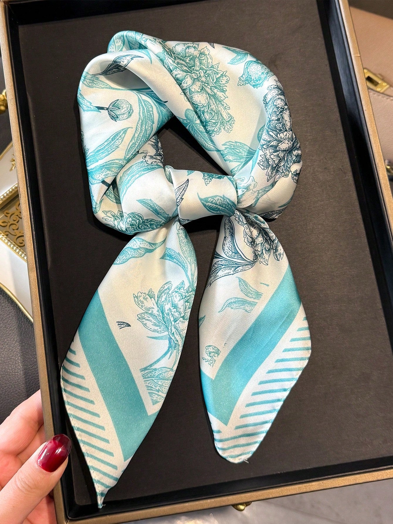 Women’s Retro Printed Satin Scarf