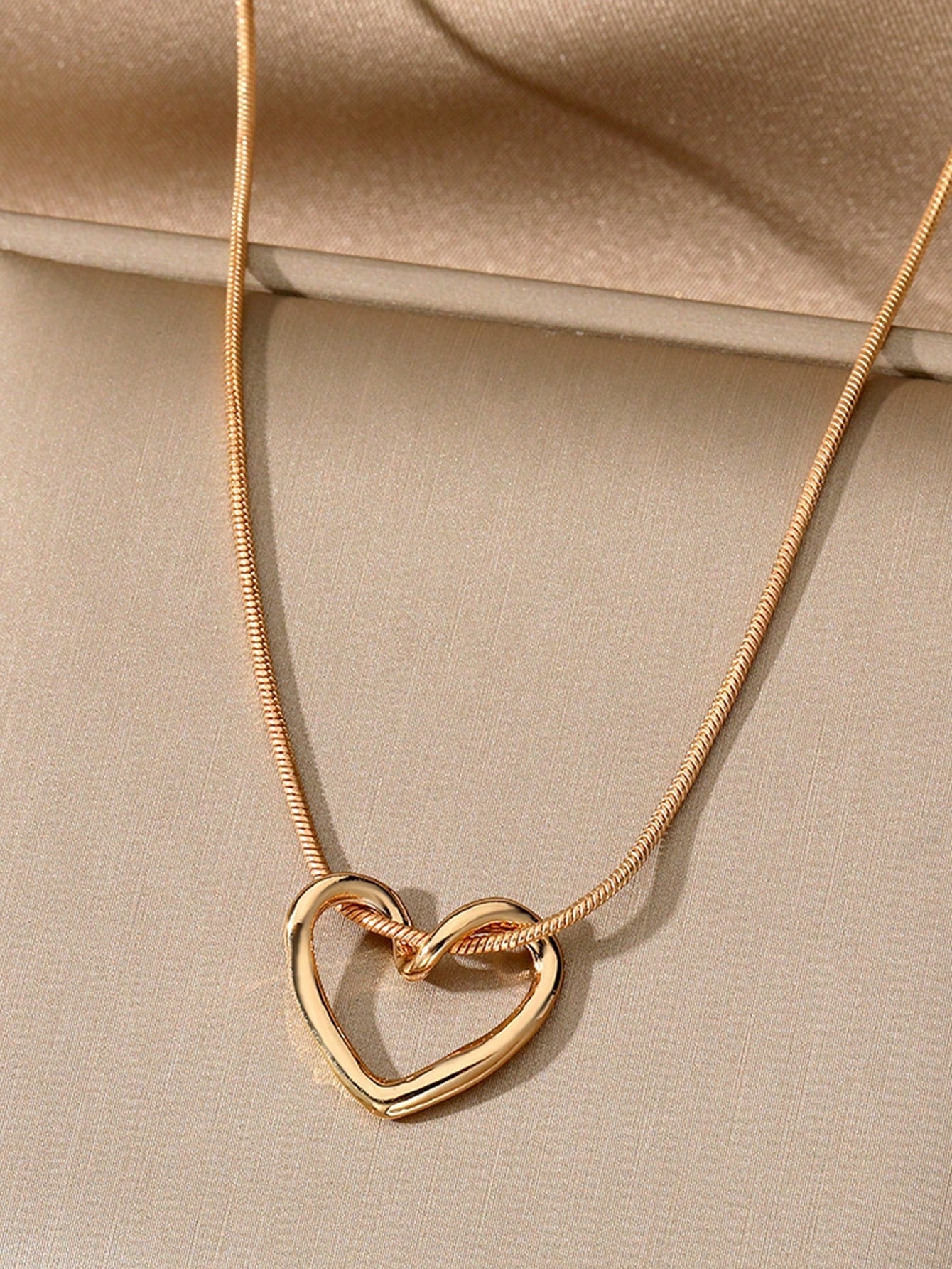 Women’s Luxury Heart Pendant Necklace