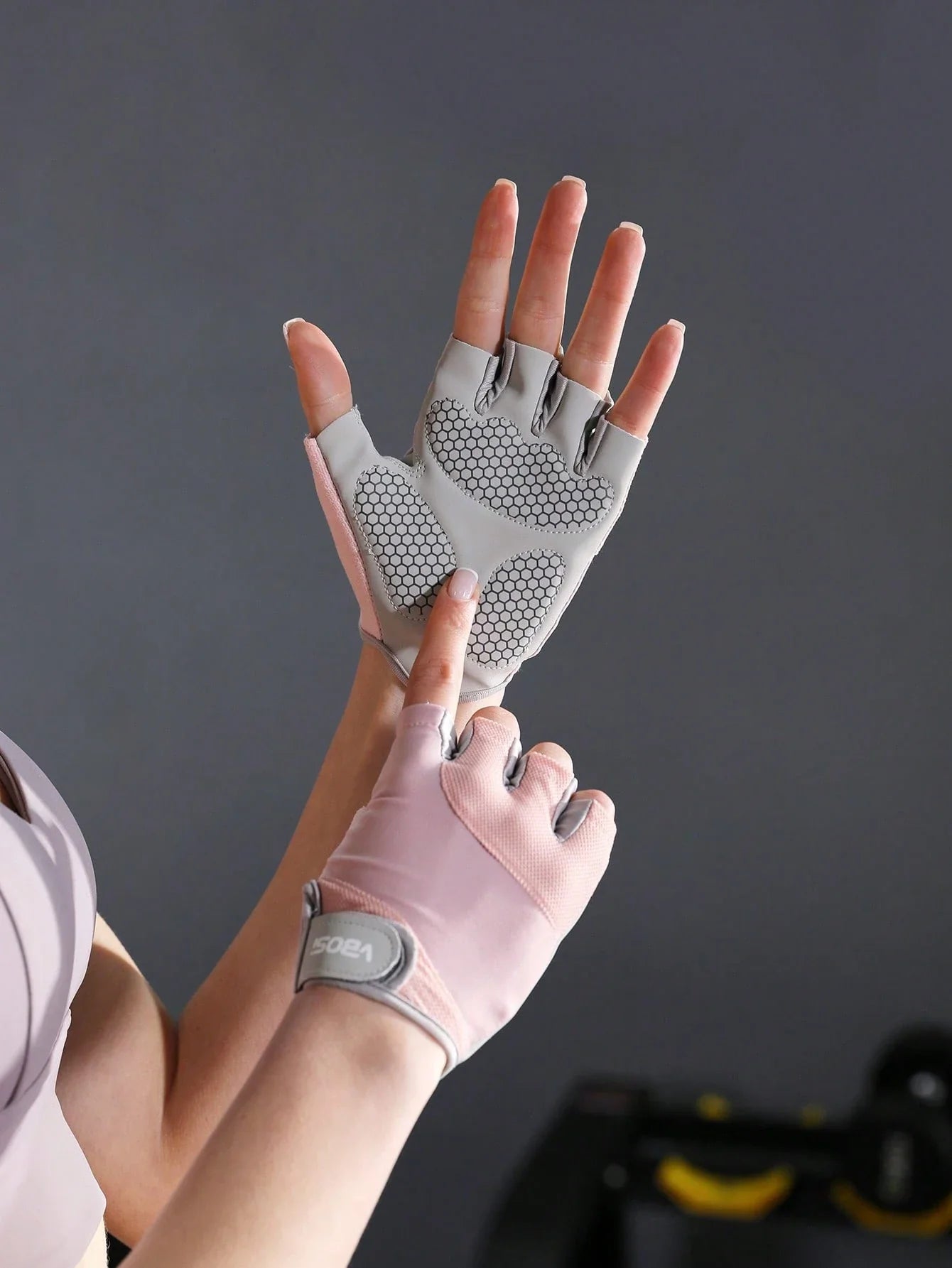 VBOSI Adjustable Breathable Sports Gloves