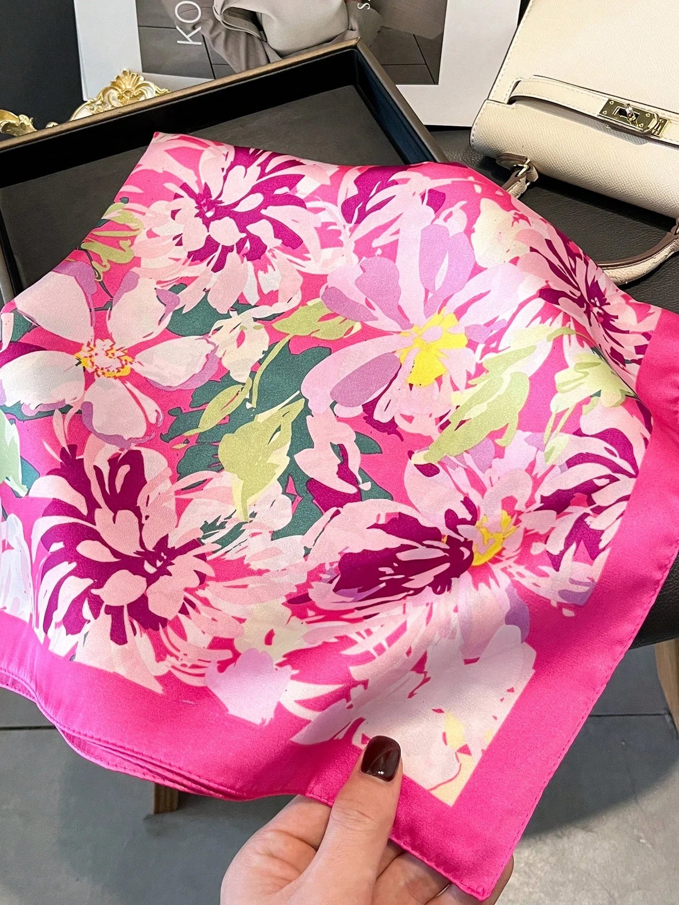 Women’s Retro Printed Satin Scarf