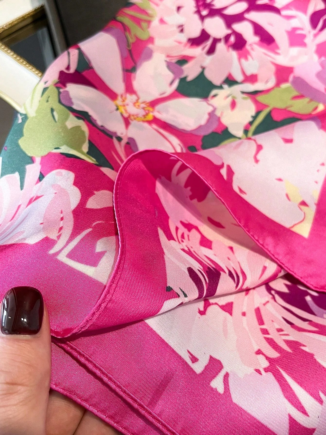 Women’s Retro Printed Satin Scarf